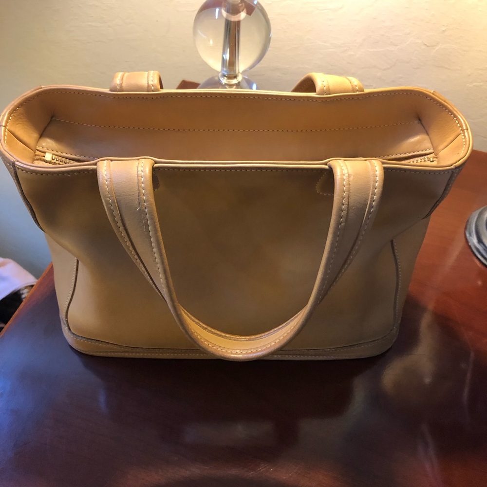 COACH PRISTINE CONDITION - Picture 4 of 6